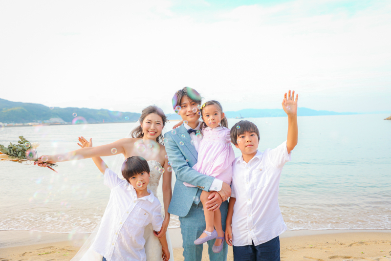 淡路島【お子様衣装無料】ファミリーウェディング 【洋装】スタジオ撮影 全データ70カット、台紙写真付,衣装240着から選べる!