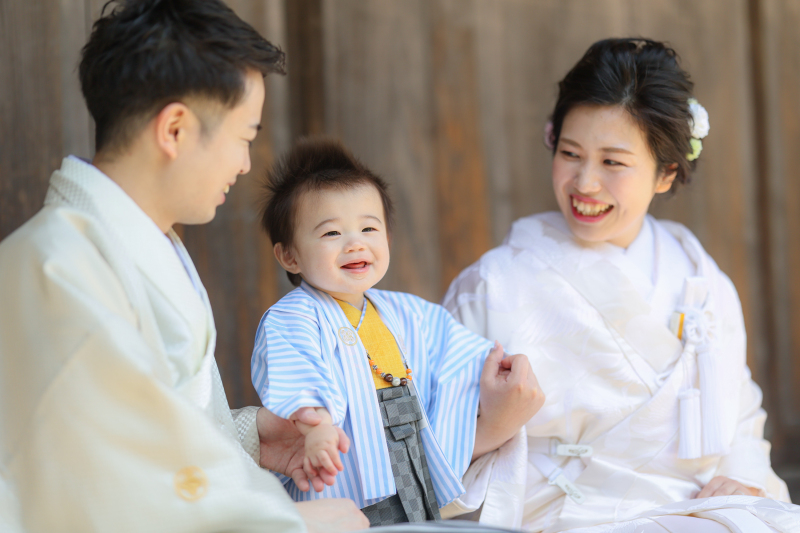淡路島【お子様衣装無料】ファミリーウェディング 【洋装】スタジオ撮影 全データ70カット、台紙写真付,衣装240着から選べる!