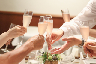 【チャペル撮影＋会食＋アルバム】ご両家の顔合わせに食事もできる満足プラン　データ２００カット