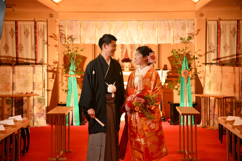 ホテルの中であることを忘れるほどの本格神殿