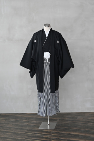 紋付袴（黒×ストライプ）