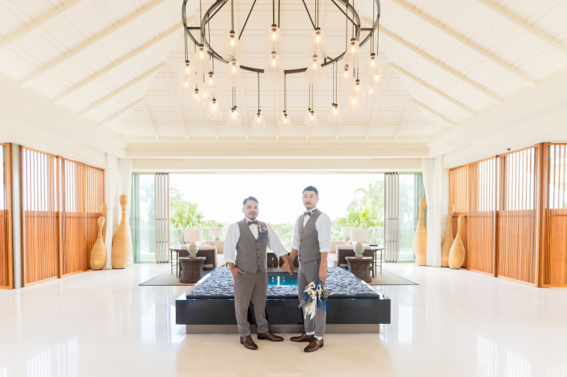 リゾートホテルでのロケーション撮影からスタート