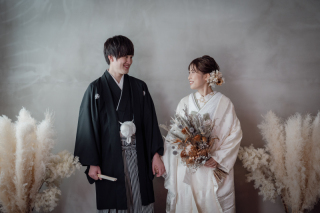 ナチュラルも可愛くもスタイリッシュな雰囲気も得意です！同じ衣装でも背景を変えて多彩なバリエーションで撮影します。