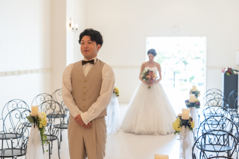 【ファーストミート付き!ビーチロケ&チャペルフォト】ウェディングドレス&新郎衣装レンタル・データ100カット保障プラン