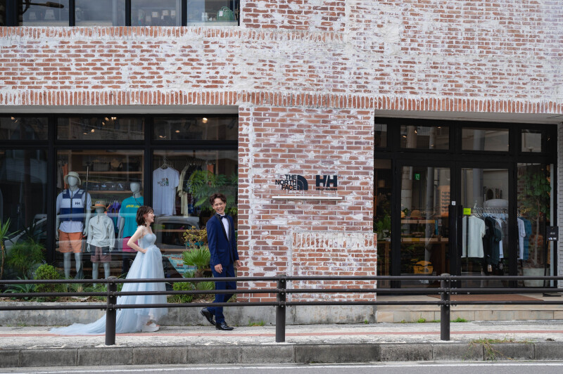 【石垣島街中歩き&ビーチフォト】2カ所ロケーションフォトプラン!ウェディングドレス&新郎衣装レンタル込み・データ100カット保障