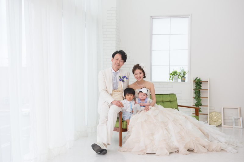【ファミリーフォトウェディング】お子様と一緒にドレスでビーチロケ!100カット保障プラン