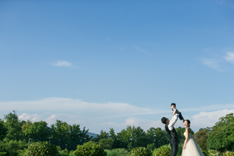 家族みんなで楽しむロケーションフォト
