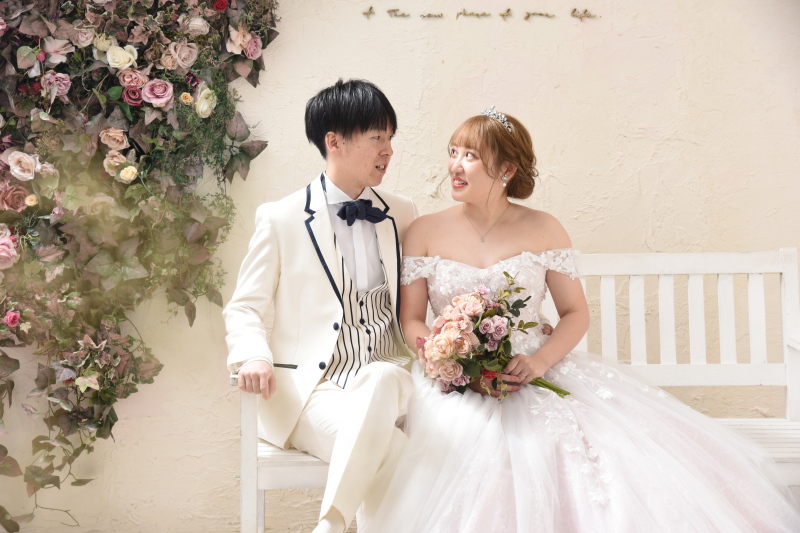 ウエディングドレス × 白タキシード