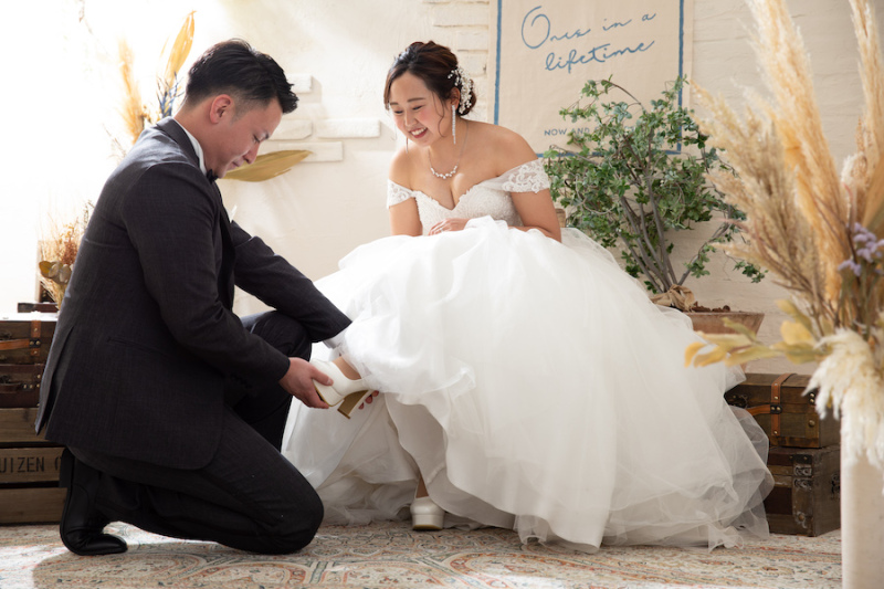 靴を履かせて頂くシーン