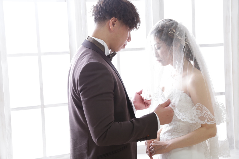 マーメイドウエディングドレス×ブラウンタキシード