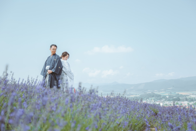 背中を合わして、大人っぽく