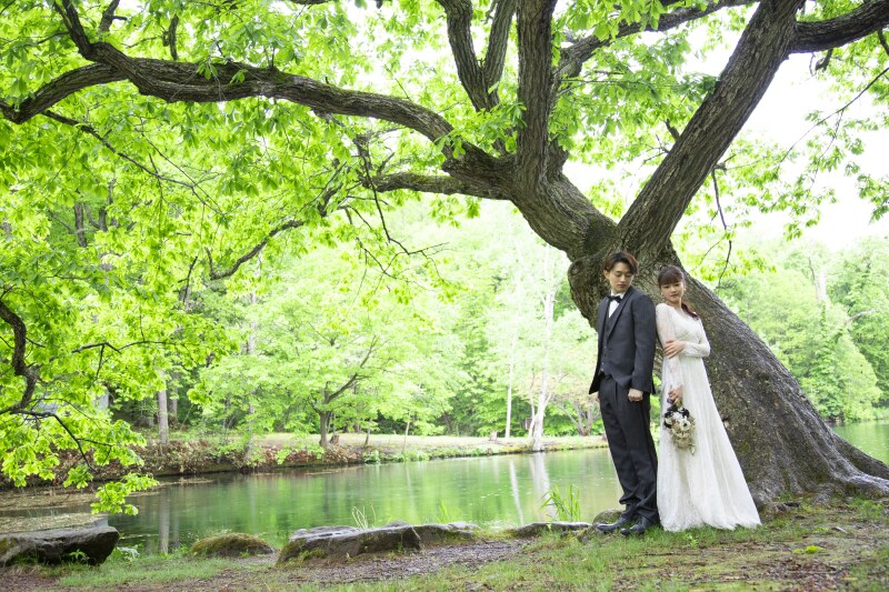 2人で背中を合わせて