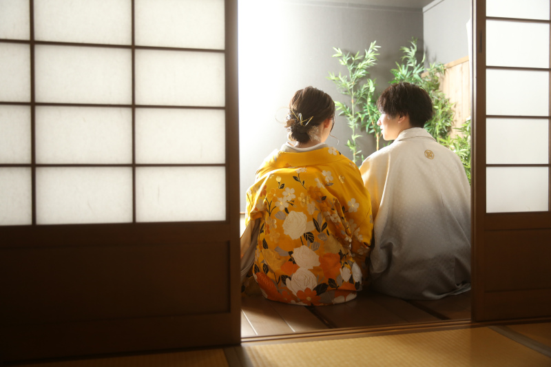 和室での後ろ姿