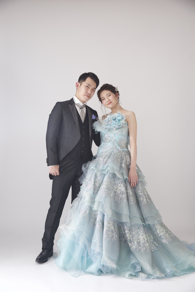 カラードレス × 黒タキシード