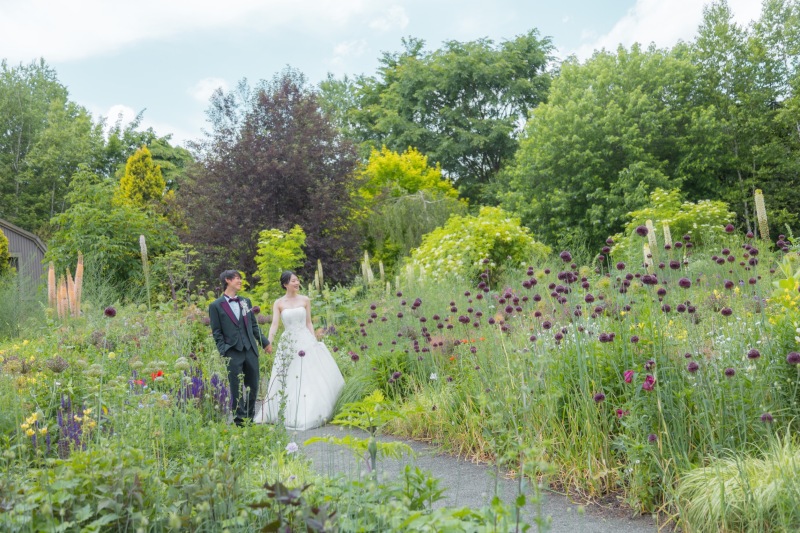 二人の歩くシーンは自然な表情が撮影できます