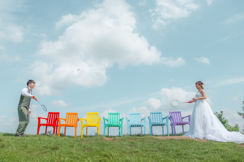 大空のなかでバトミントン
