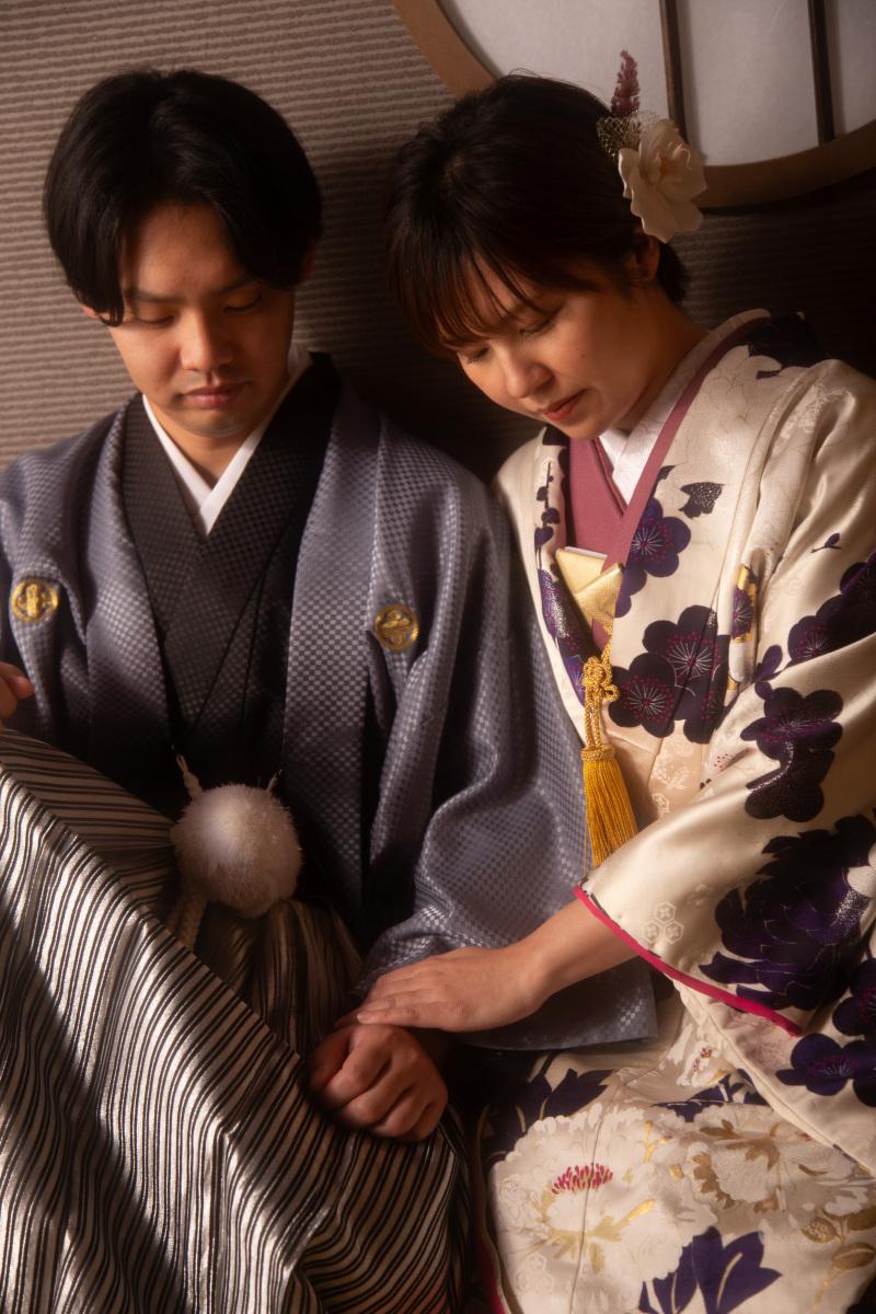 しっとりと目線を外して