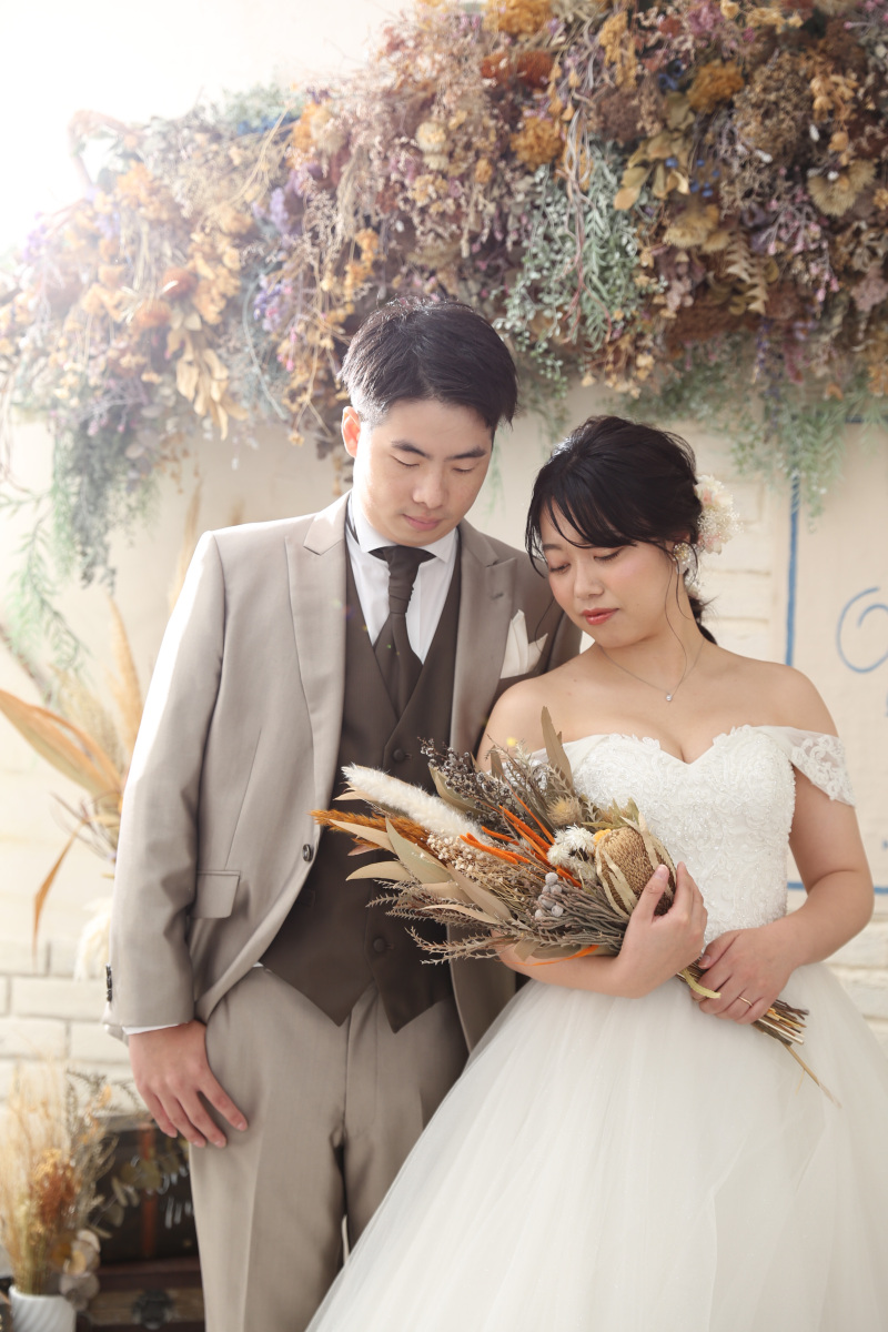 ウエディングドレス×ベージュタキシード