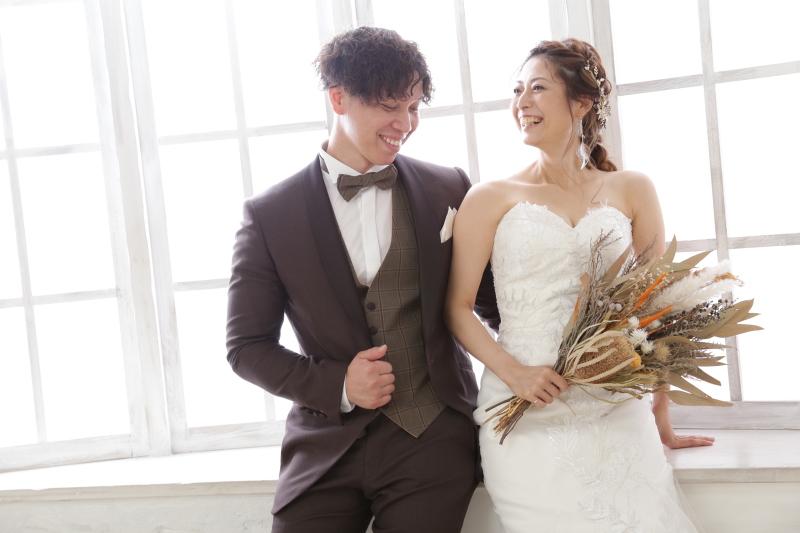 マーメイドウエディングドレス×ブラウンタキシード