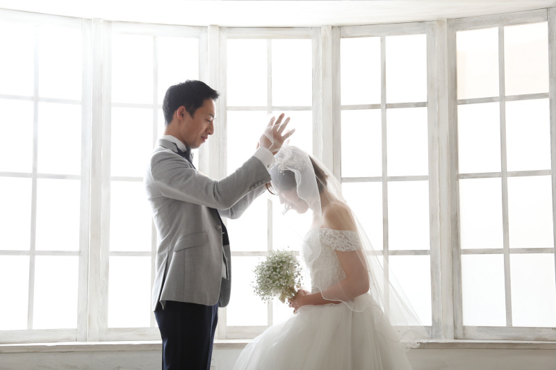 大きな窓で教会をイメージ〜〜ベールアップ〜〜