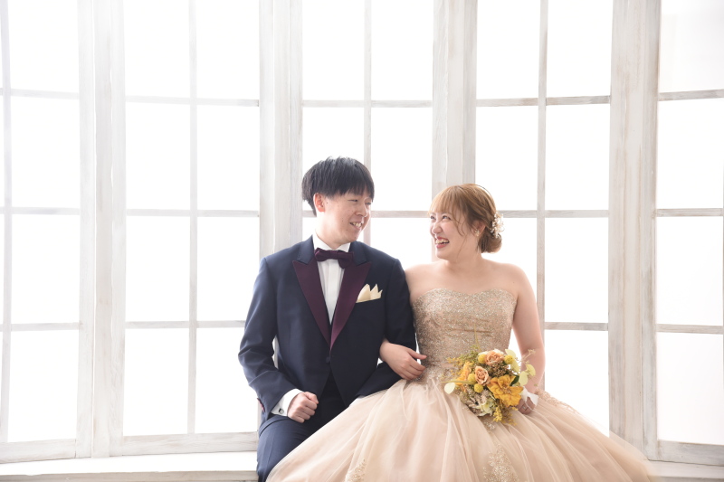 ゴールドカラードレス × ネイビータキシード