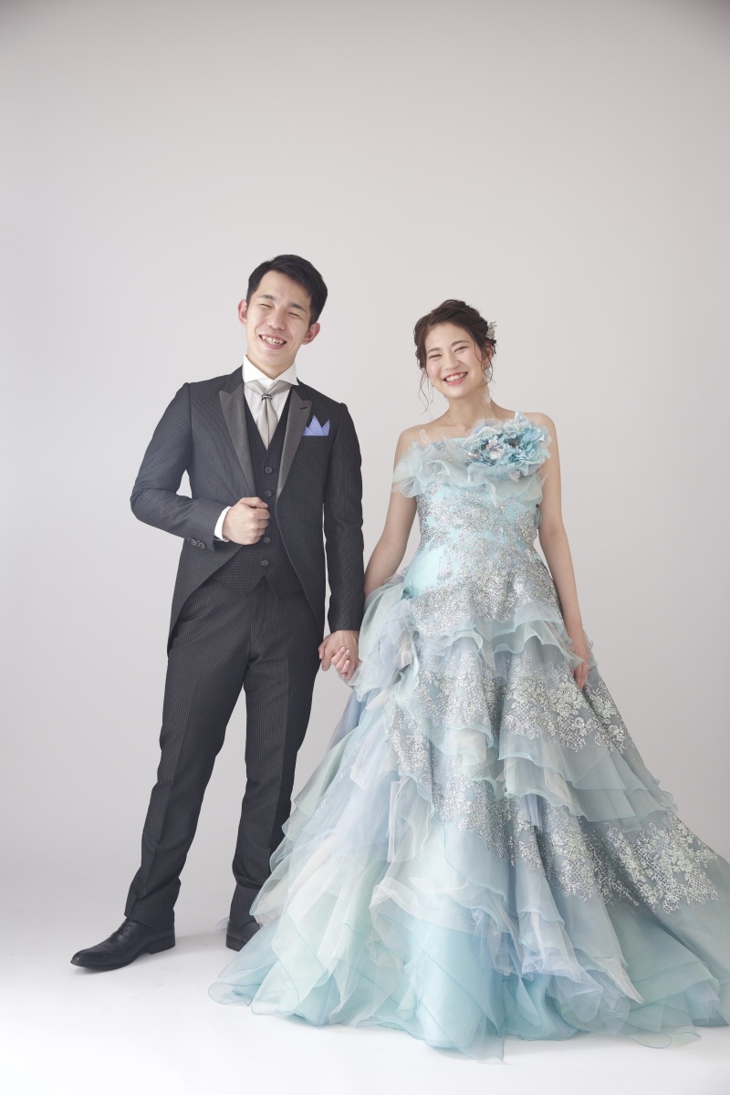 カラードレス × 黒タキシード