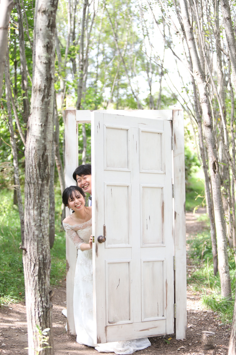 丘に上がる途中には、こんなに可愛いドアが♡