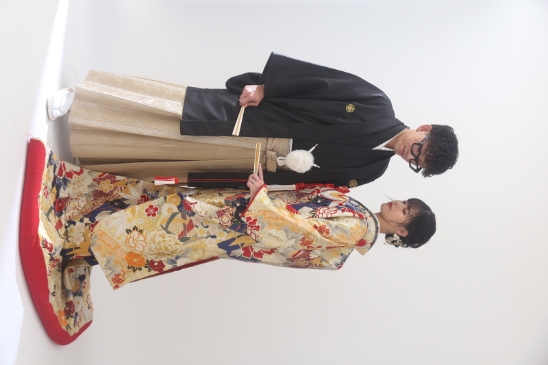 ネイビー色打掛 × 黒紋付袴