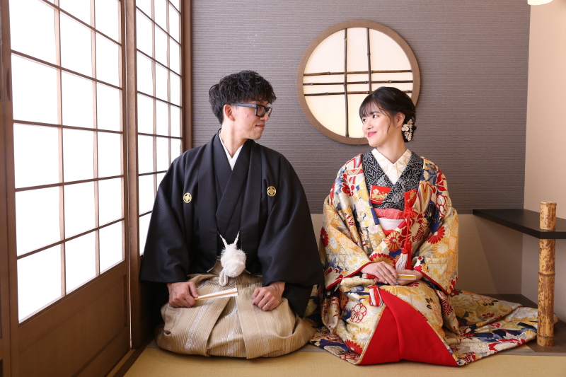 ネイビー色打掛 × 黒紋付袴