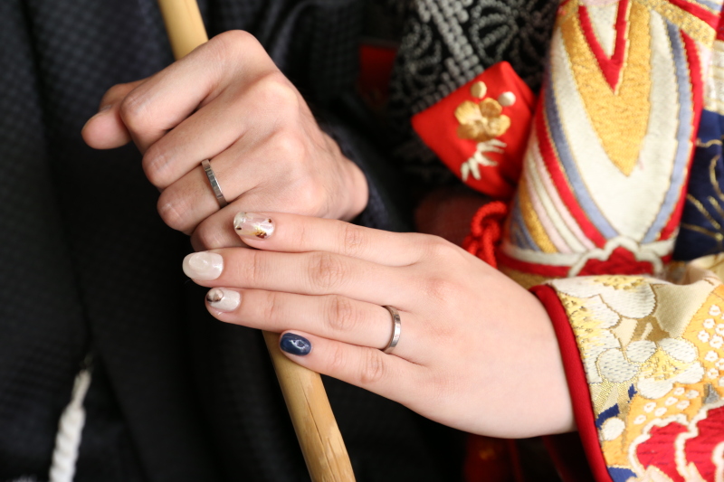 ネイビー色打掛 × 黒紋付袴