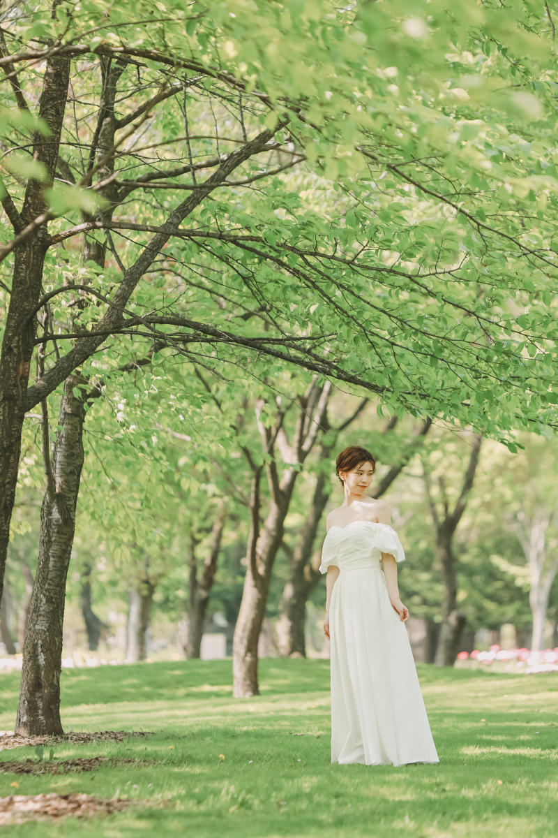 ふんわりとしたパフスリーブドレス