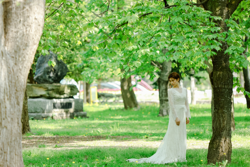 総刺繍の美しいシルエットスレンダーライン