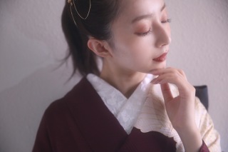 ふとした仕草も素敵に