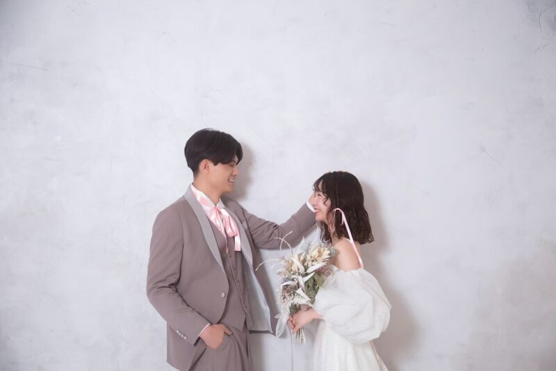 初回ご契約で10%OFF〈スタジオ撮影〉1DAYフォトウェディングアルバムプラン【20カット収録のアルバム付き】