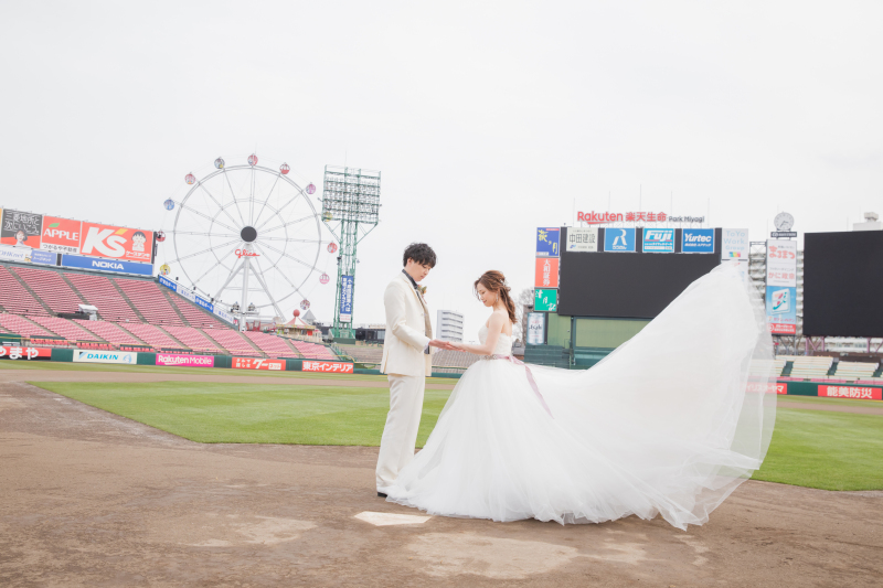 シフォンのドレスが羽のように