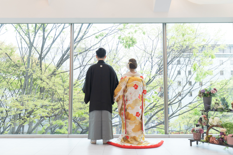 定禅寺通りを背景に