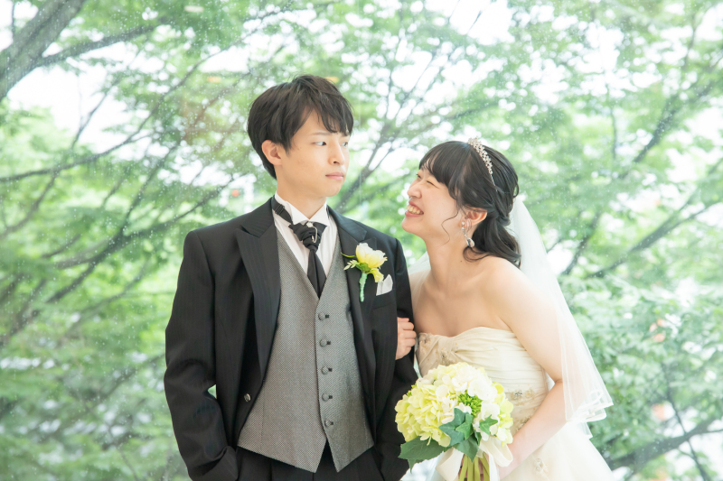 笑顔満点!お二人の自然な笑顔が印象的な1枚ですね