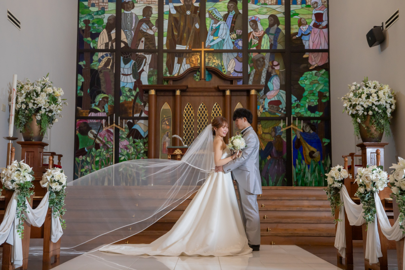 ベールを靡かせて