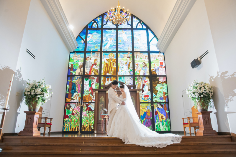 ステンドグラス前で♪