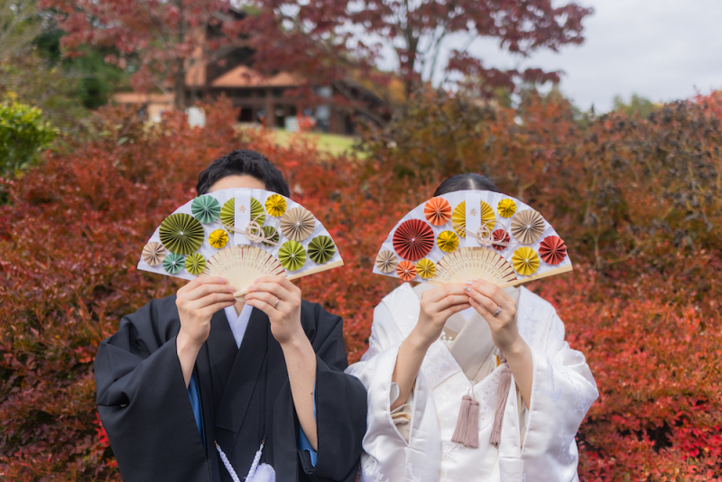 お持ち込みアイテム♡夫婦扇子で顔隠しショット♪
