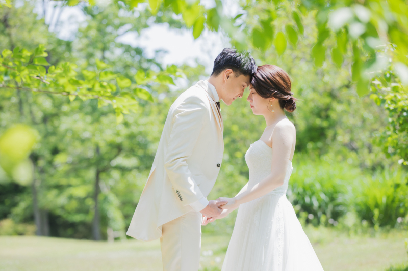 おでこを合わせて