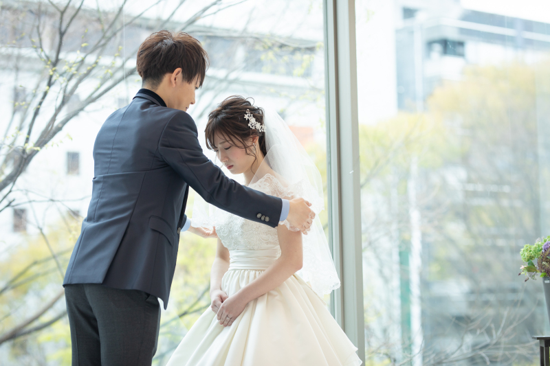 ベールをめくって…