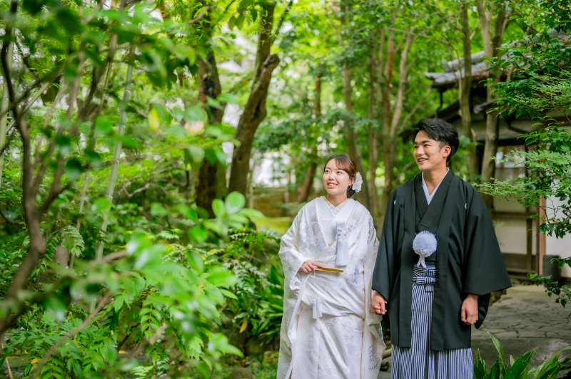季節によって表情が変わる庭園で撮影スタート!