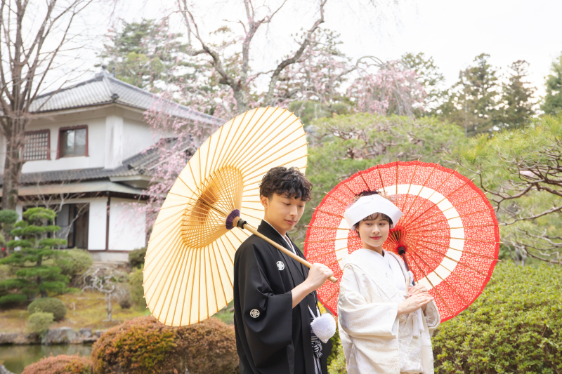 おふたりで番傘を持ったお写真