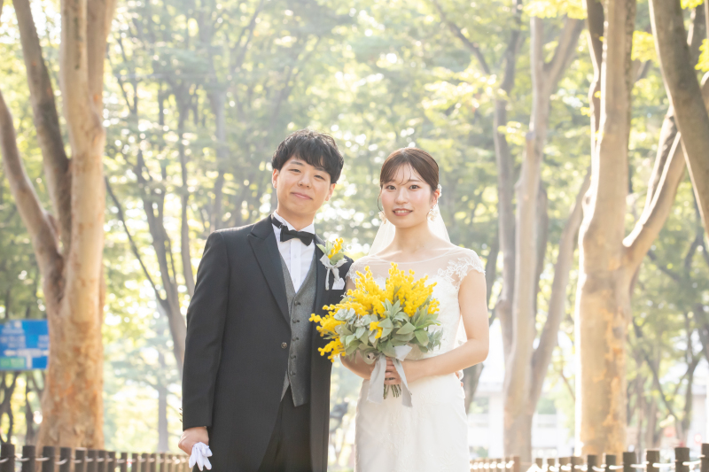 緑×洋装のロケーションフォトウェディング!