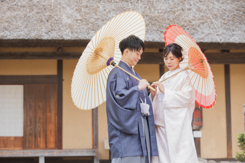 和傘を持ったショットも