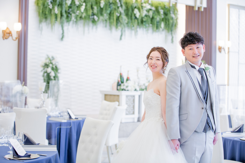 背中合わせでモデル風に