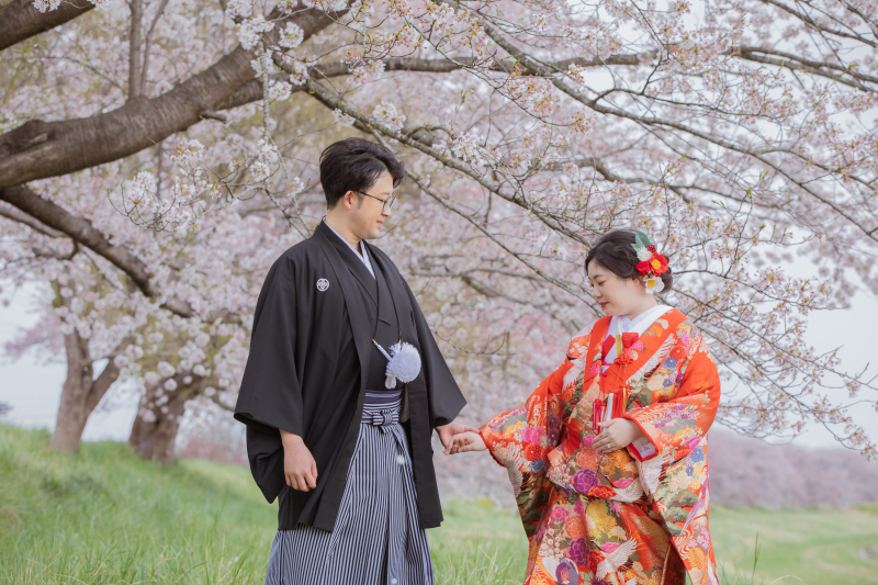 手繋をつないで...