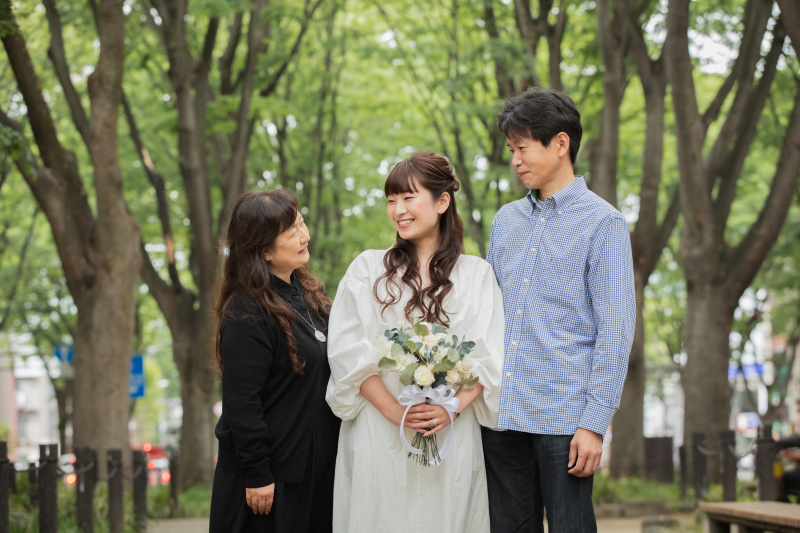 ご新婦様ご家族と一緒に