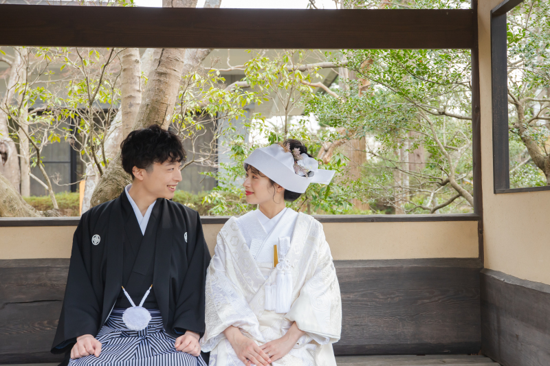 座って見つめ合った1枚